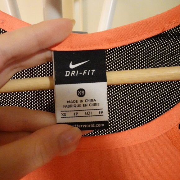 Nike Dri-Fit Pink Workout Top in Size Extra Small - Picture 2 of 5